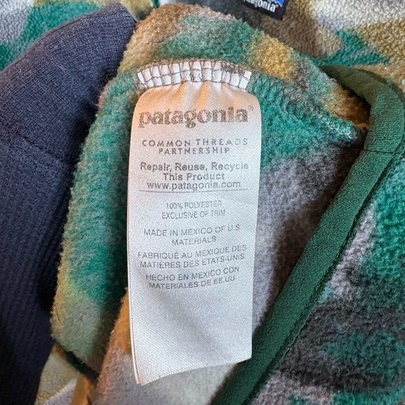Patagonia Men's Green and Gray Fish Patterned Jacket - Picture 5 of 5
